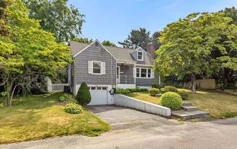 8 Gaffney St, Glen Cove, NY 11542