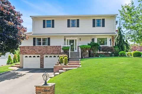 32 Bowman Ln, Kings Park, NY 11754