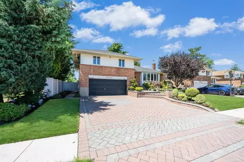881 Bromton Dr, Westbury, NY 11590
