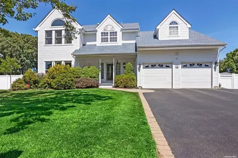 15 Province Dr, South Setauket, NY 11720