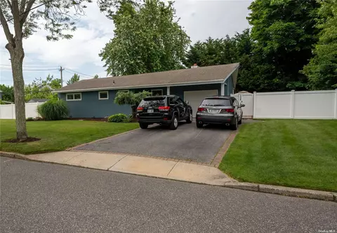 148 The Cres, Babylon, NY 11702