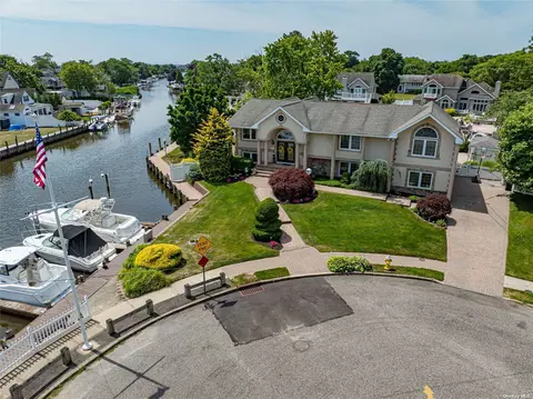 4 Cutter Pl, West Babylon, NY 11704