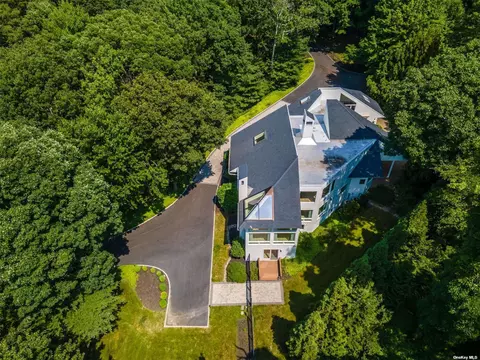 10 Bell Cir, Belle Terre, NY 11777