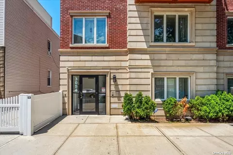 30-54 38th St #1A, Astoria, NY 11103