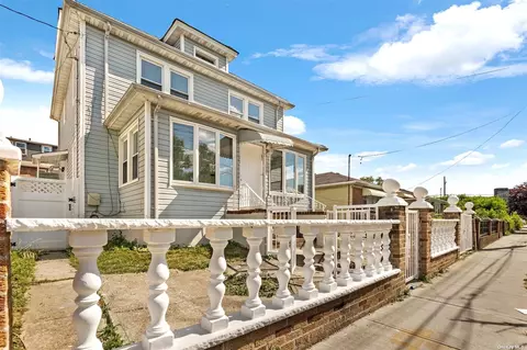 166-06 Foch Blvd, Jamaica, NY 11434