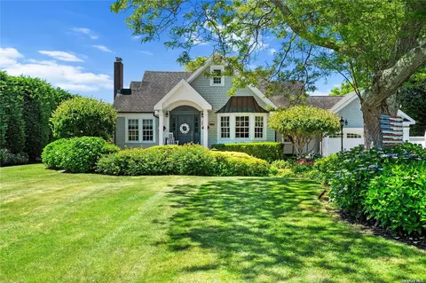 165 S Windsor Ave, Brightwaters, NY 11718
