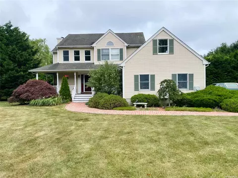 265 Woodland Ave, Manorville, NY 11949