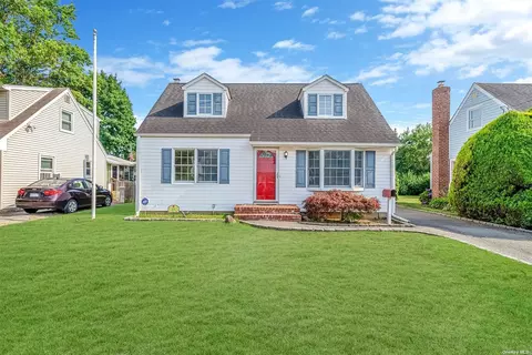 23 Nassau Ave, Plainview, NY 11803