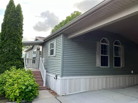 1661-269 Old Country Rd, Riverhead, NY 11901