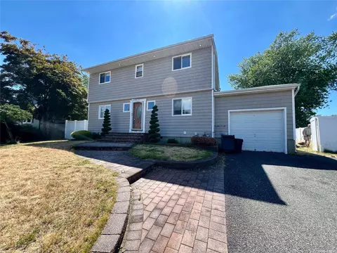 36 Millford Ln, Centereach, NY 11720