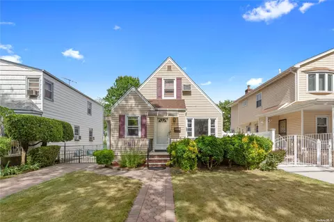 78-15 268th St, Glen Oaks, NY 11004