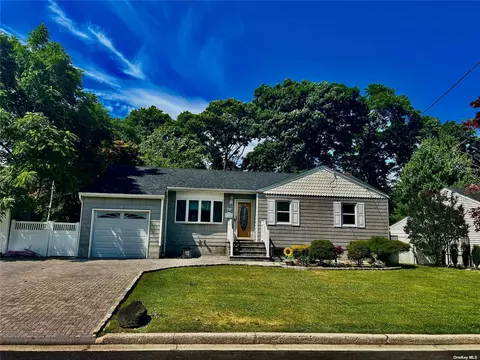 79 Thoreau Rd, North Babylon, NY 11703