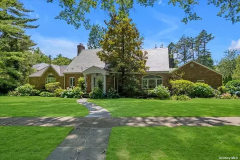18 Hereford Rd, Great Neck, NY 11020