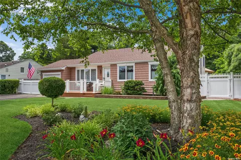 156 Lowell Rd, Sayville, NY 11782