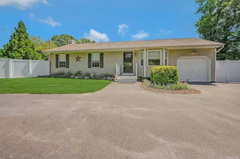 25 Upton Dr, Sound Beach, NY 11789
