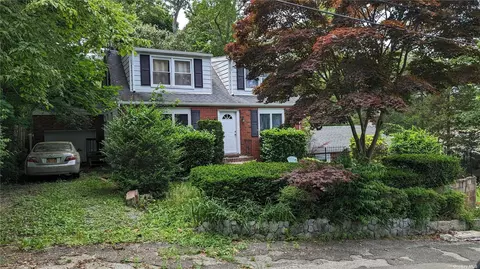 42 Fern Rd, Rocky Point, NY 11778