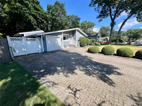 64 Greenhaven Dr, Port Jefferson Station, NY 11776