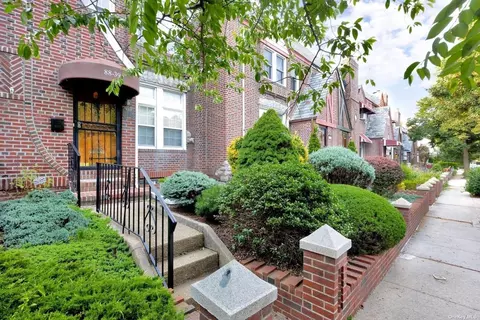 88-39 74th Ave, Glendale, NY 11385
