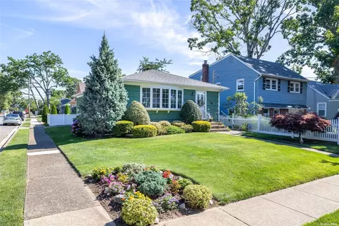 35 Cherry St, Massapequa, NY 11758