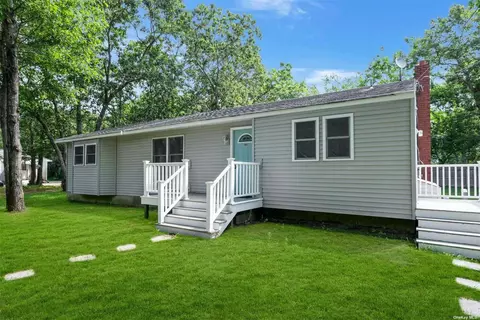 82 Cypress Ave, Flanders, NY 11901