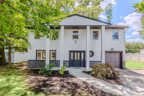 32 Pinewood Dr, Commack, NY 11725