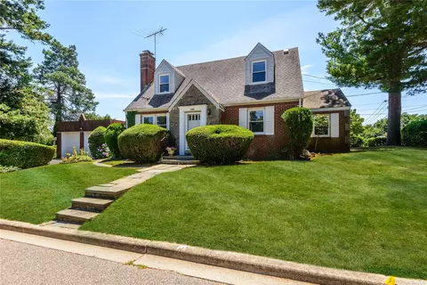 175 North St, Locust Valley, NY 11560