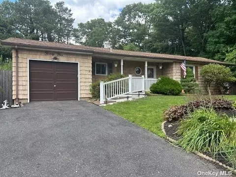 25 Akron Pl, Shoreham, NY 11786