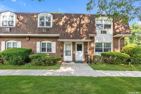 21 Glen Hollow Dr #G-39, Holtsville, NY 11742
