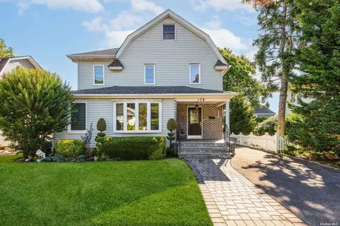178 Manor Ave, Westbury, NY 11590