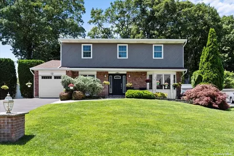 59 Knight Ln, Kings Park, NY 11754