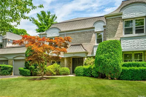 44 Fairway Dr #44, Manhasset, NY 11030