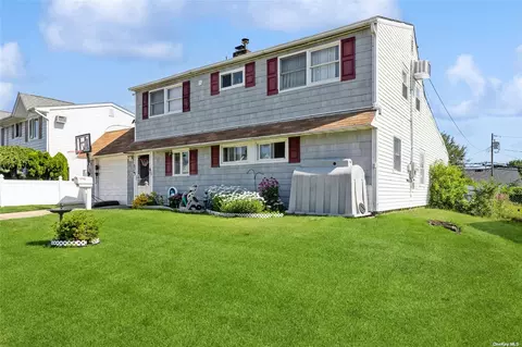 53 Hamlet Rd, Levittown, NY 11756