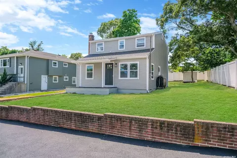 10 Fulton St, Lake Grove, NY 11755