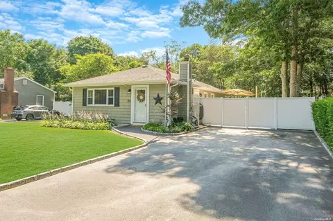 50 Robinwood St, Mastic, NY 11950