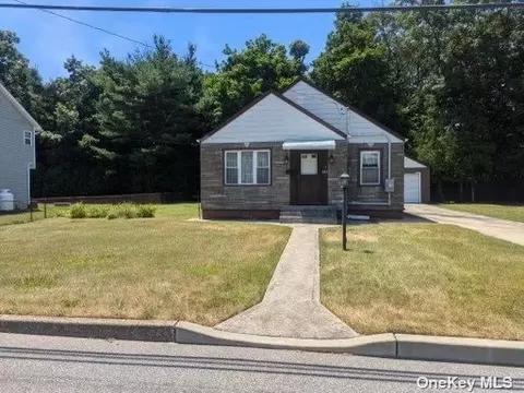 254 Jackson Ave, Saint James, NY 11780