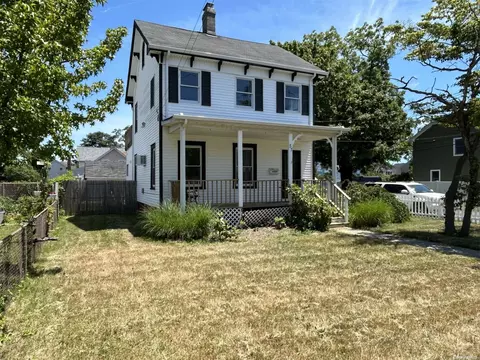 57 Grant Ave, Islip, NY 11751