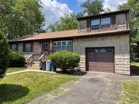 189 Manhattan Ave, West Babylon, NY 11704