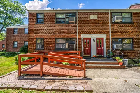 166-52 17th Rd #3-127, Whitestone, NY 11357