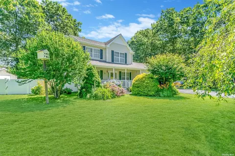 294 Rabbit Run, Riverhead, NY 11901 photo 1