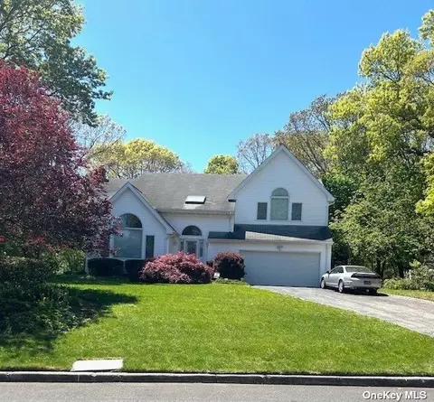 14 Casey Ln, Mount Sinai, NY 11766