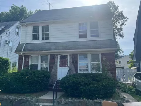 128 Capitol Ave, Williston Park, NY 11596