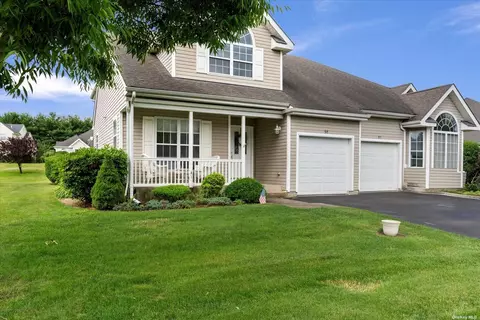 98 Scenic Lake Dr #98, Riverhead, NY 11901