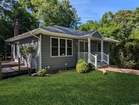 120 21st St, Wading River, NY 11792