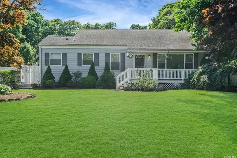 338 Gazzola Dr, Patchogue, NY 11772