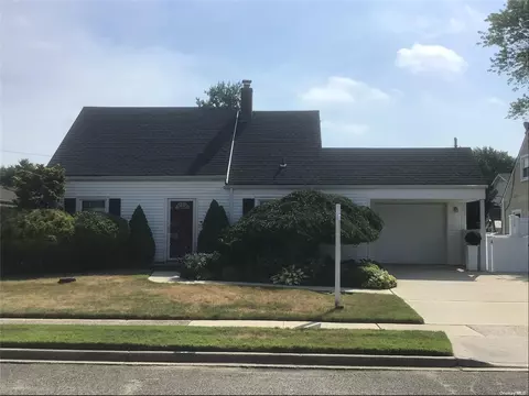 85 Cord Ln, Levittown, NY 11756