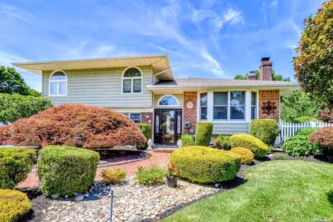 20 Terry Ln, Commack, NY 11725