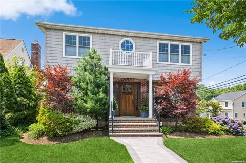 371 Columbus Pkwy, Mineola, NY 11501