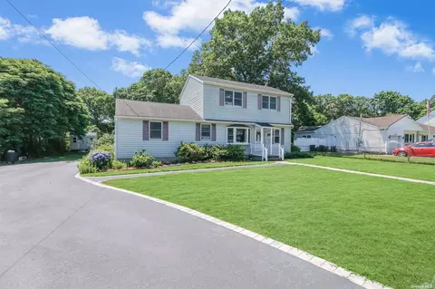 60 Ridgedale Ave, Farmingville, NY 11738
