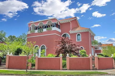 11-04 Malba Dr, Malba, NY 11357