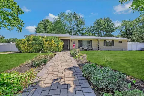 37 Ashland St, Mount Sinai, NY 11766